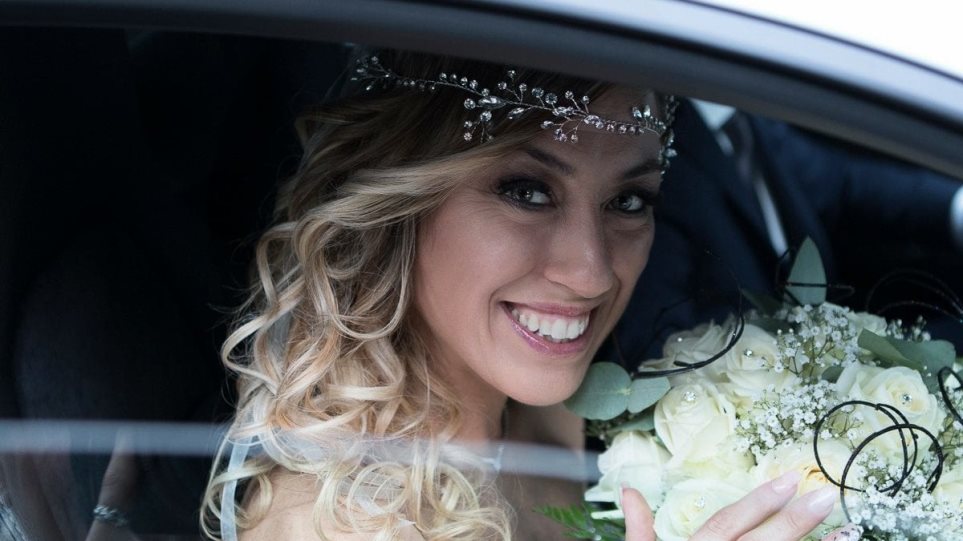 Φωτογραφίες: 40χρονη Ιταλίδα ξόδεψε 10.000 ευρώ για να παντρευτεί τον... εαυτό της!